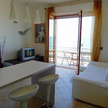 Apartment Trilocale Fronte Mare A - M210